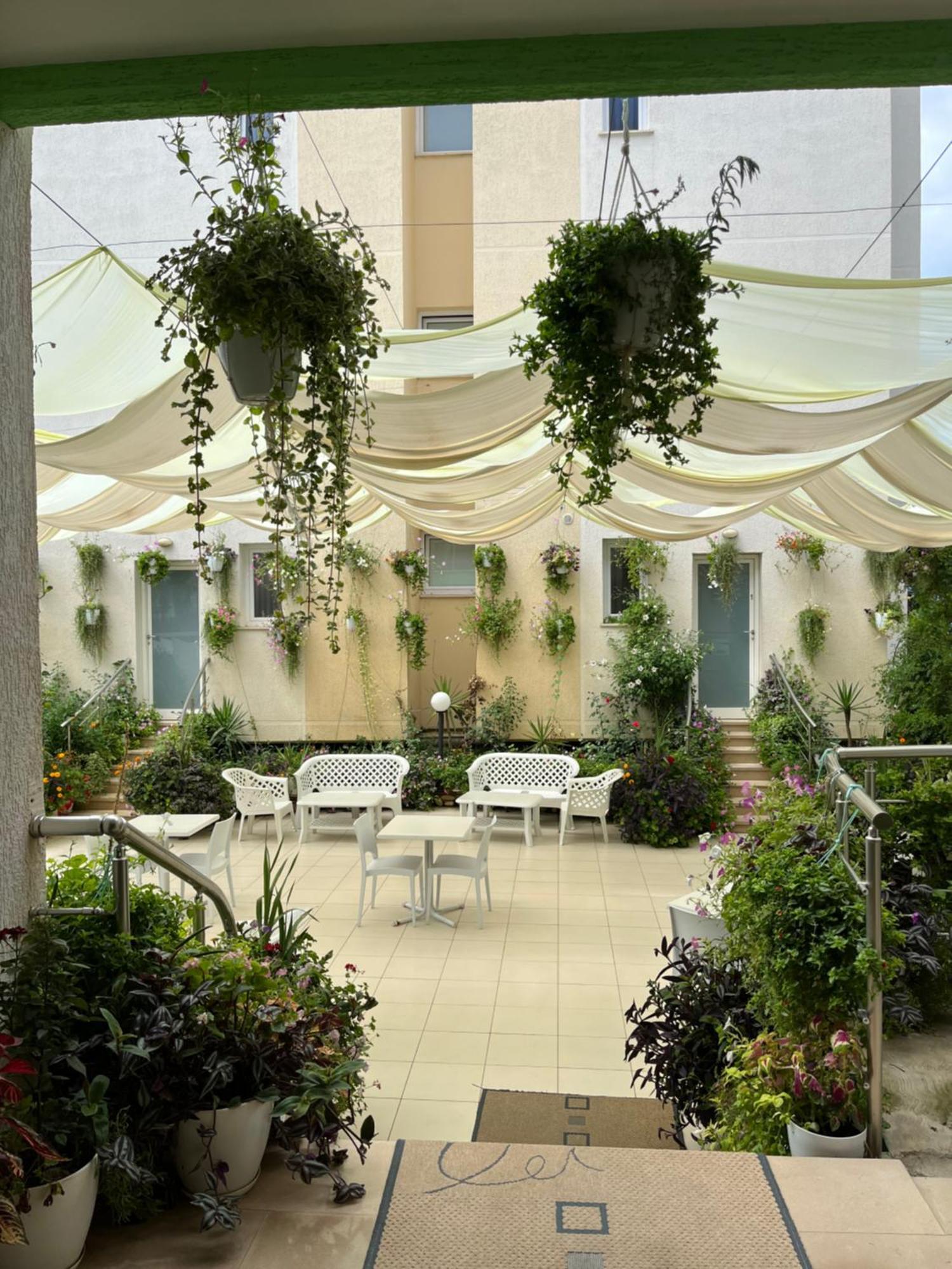 Hotel Garden Radhimë Exterior foto